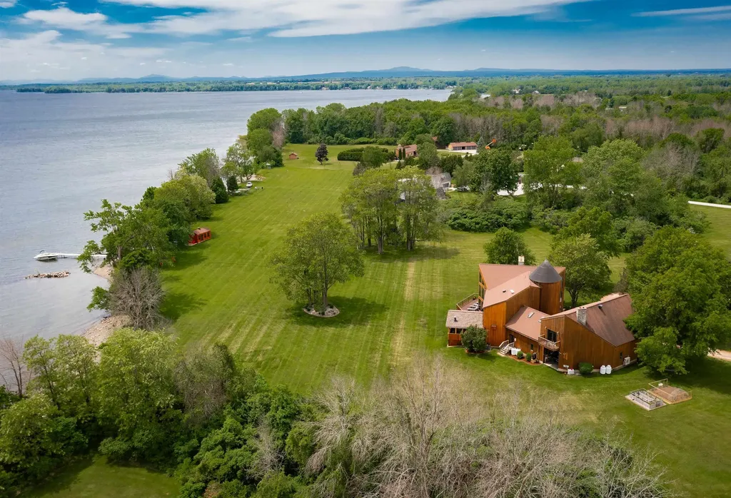 357 Mcgregor Point Alburgh VT 05440