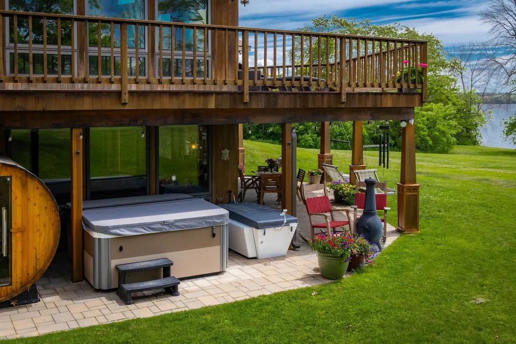 357 Mcgregor Point Alburgh VT 05440