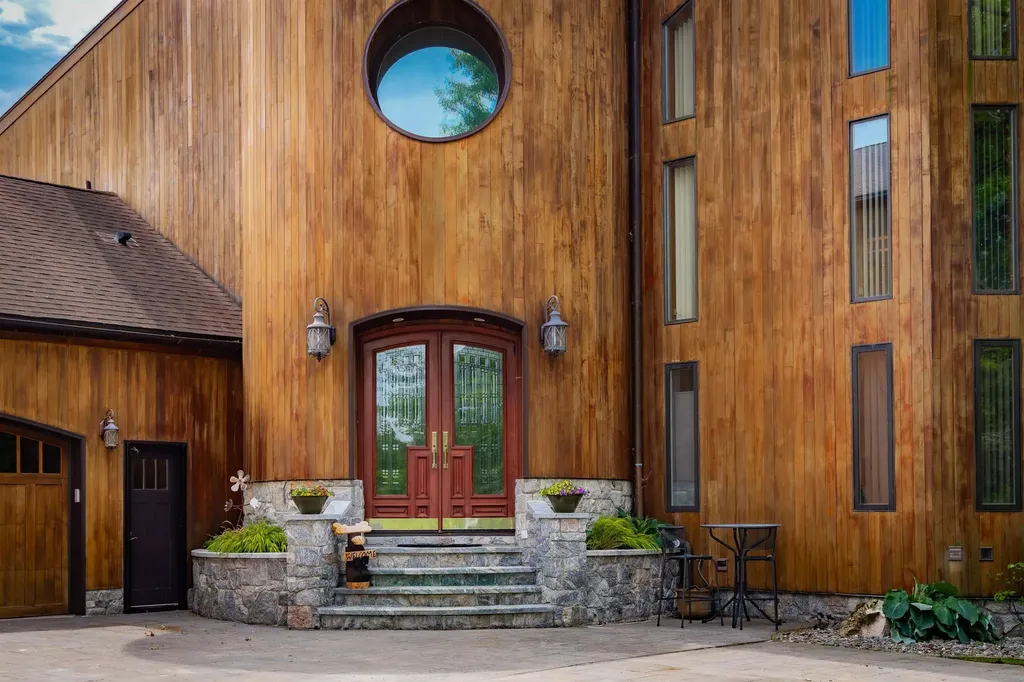 357 Mcgregor Point Alburgh VT 05440