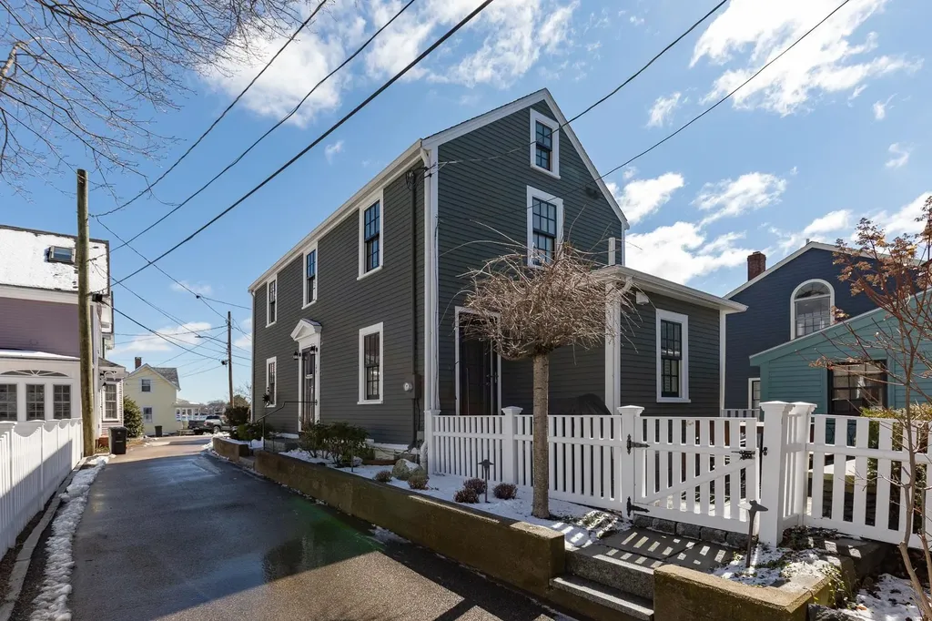 24 Holmes Court Portsmouth NH 03801
