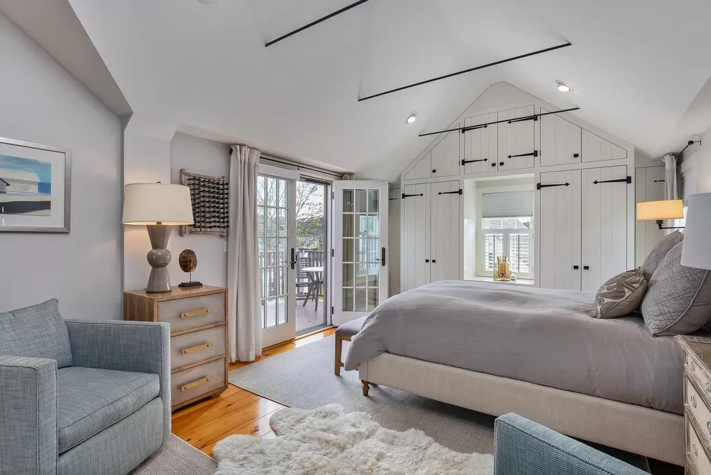 24 Holmes Court Portsmouth NH 03801