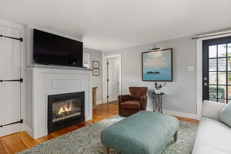 24 Holmes Court Portsmouth NH 03801