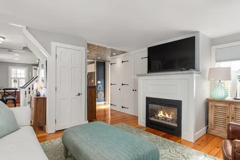 24 Holmes Court Portsmouth NH 03801