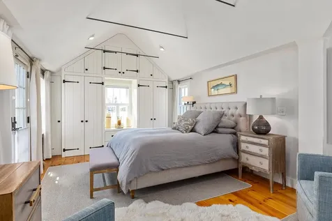 24 Holmes Court Portsmouth NH 03801