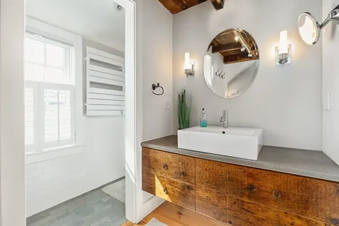 24 Holmes Court Portsmouth NH 03801