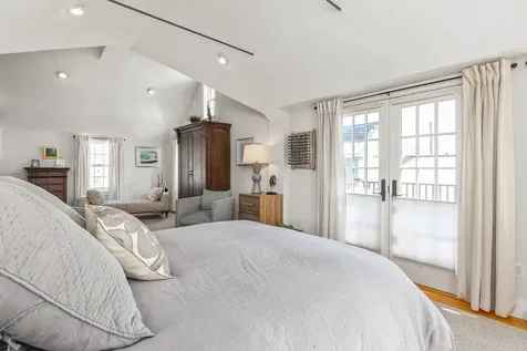 24 Holmes Court Portsmouth NH 03801