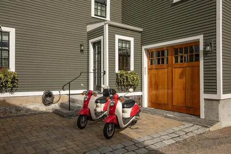 24 Holmes Court Portsmouth NH 03801