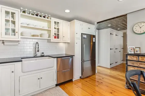24 Holmes Court Portsmouth NH 03801