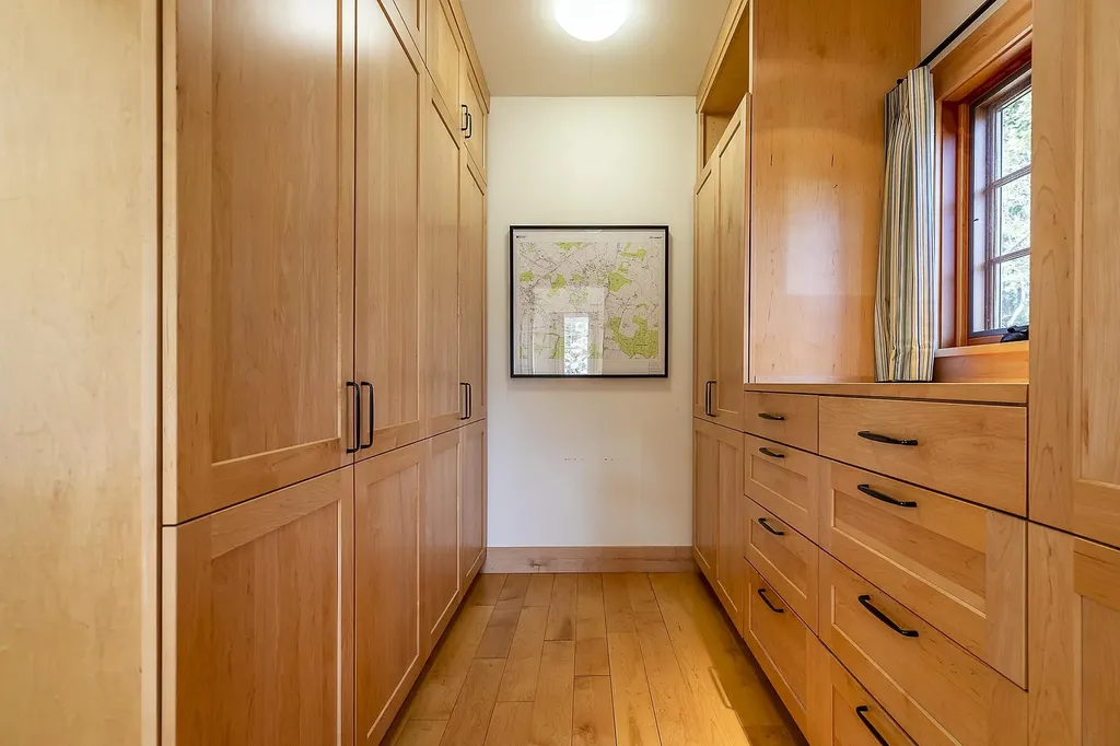 20 The Green Woodstock VT 05091