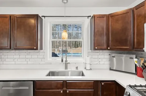 18 Rocky Hill Road Nottingham NH 03290