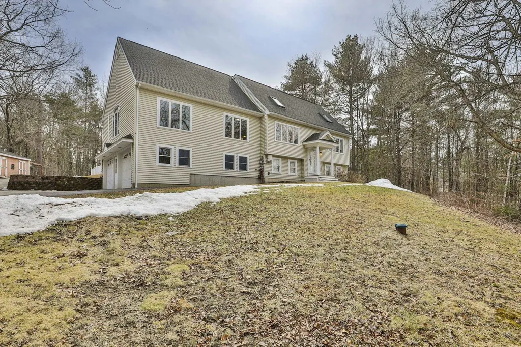 27 Norwood Road Salem NH 03079