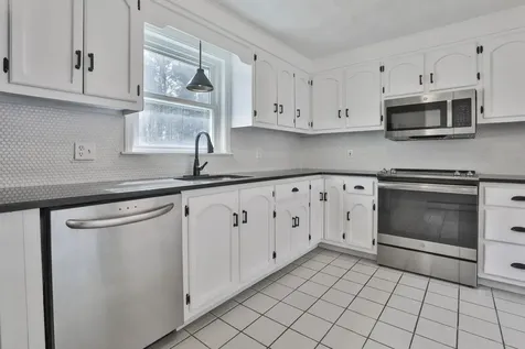 27 Norwood Road Salem NH 03079
