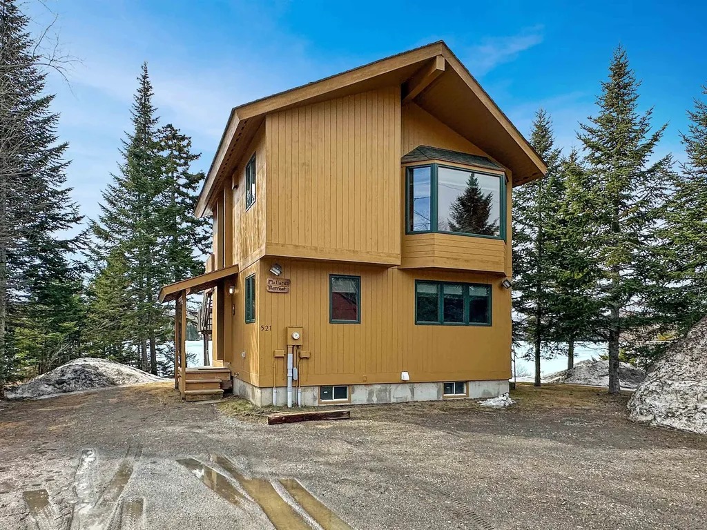 521 Beach Road Pittsburg NH 03592