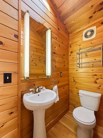 521 Beach Road Pittsburg NH 03592