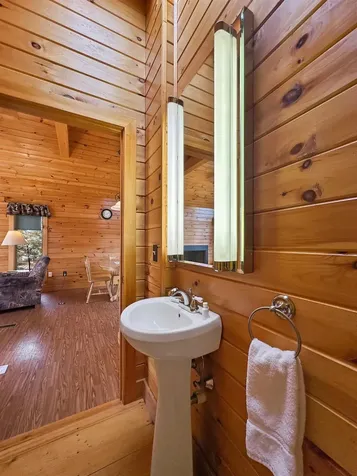 521 Beach Road Pittsburg NH 03592