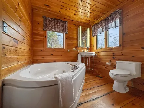 521 Beach Road Pittsburg NH 03592