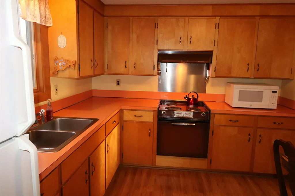 28 Nelson Circle Jaffrey NH 03452