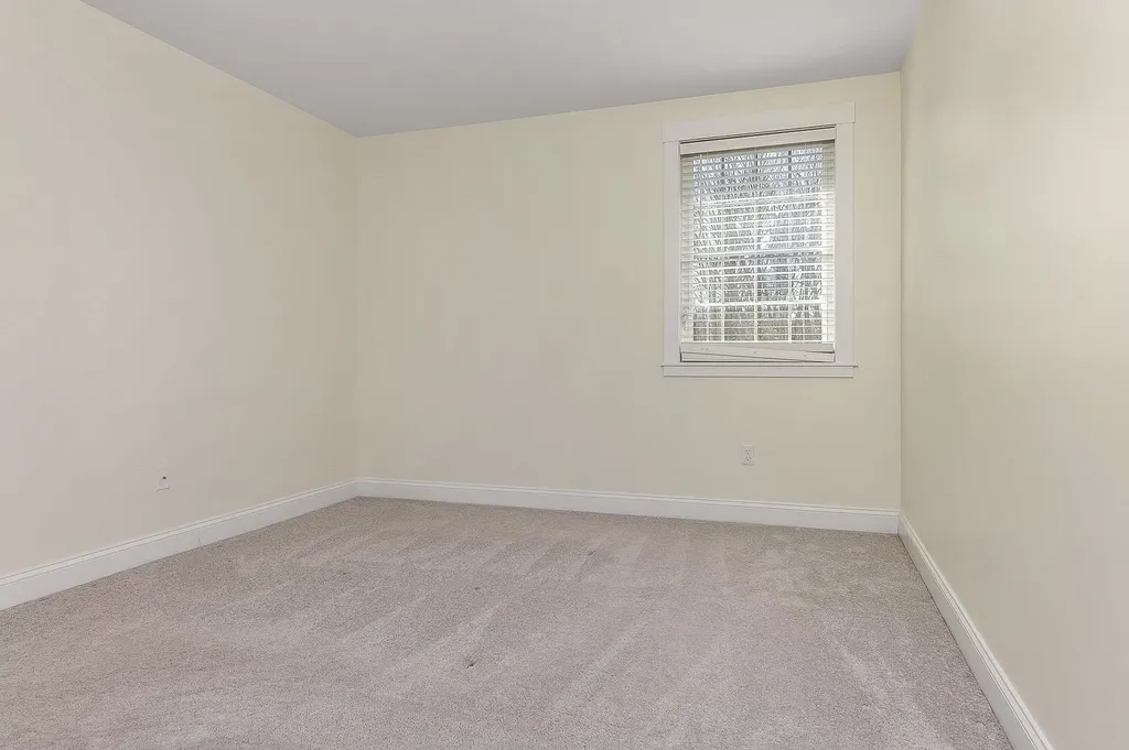 9 Hidden Meadow Lane Epping NH 03042