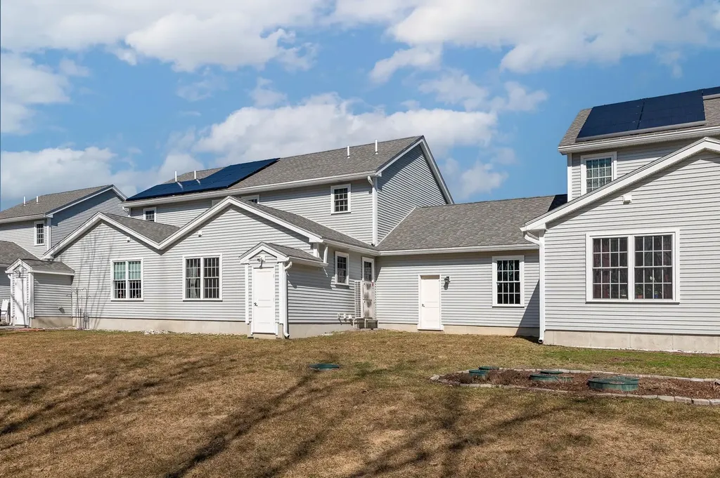 9 Hidden Meadow Lane Epping NH 03042