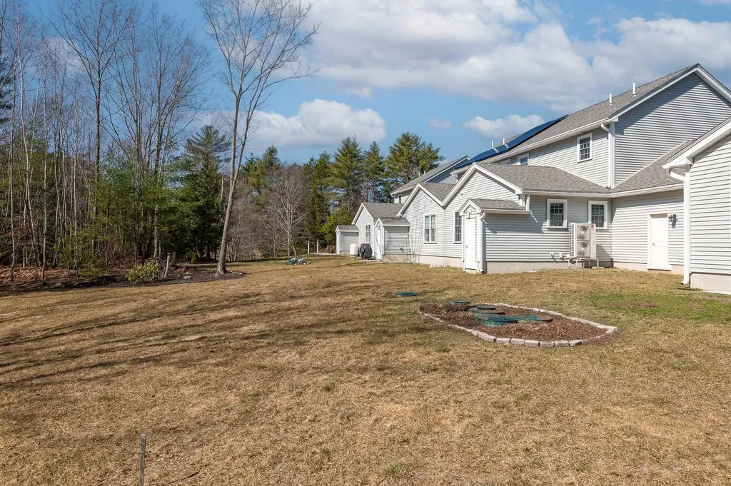 9 Hidden Meadow Lane Epping NH 03042