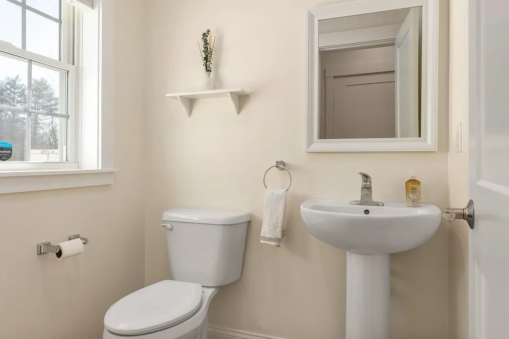 9 Hidden Meadow Lane Epping NH 03042