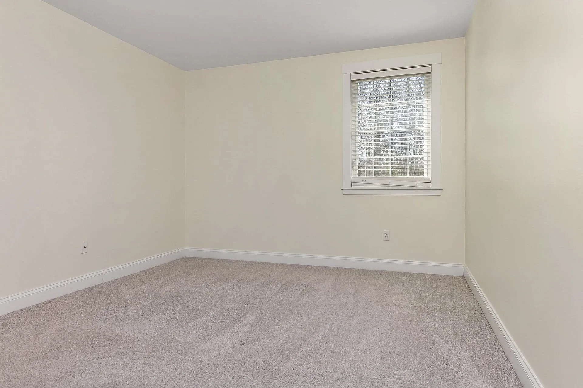 9 Hidden Meadow Lane Epping NH 03042