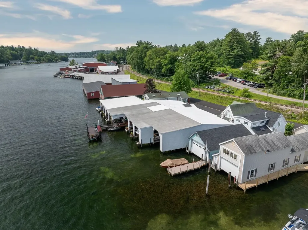 48 Channel Lane Laconia NH 03246