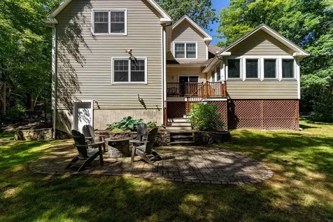 4 Moore Lane Exeter NH 03833