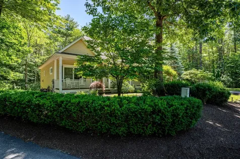 4 Moore Lane Exeter NH 03833