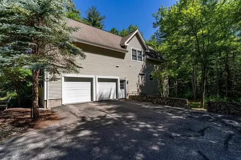 4 Moore Lane Exeter NH 03833