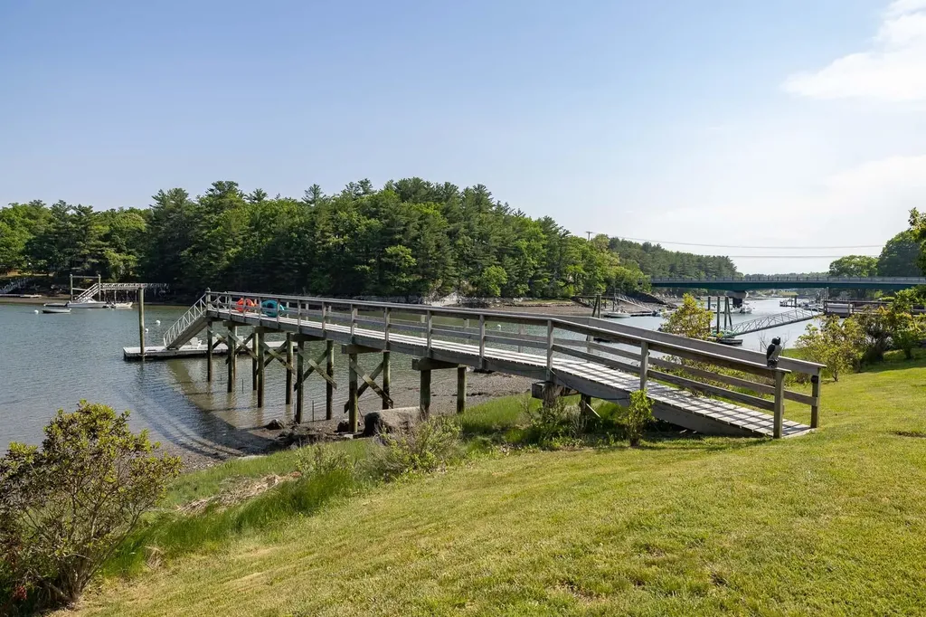 212 Walker Bungalow Road Portsmouth NH 03801