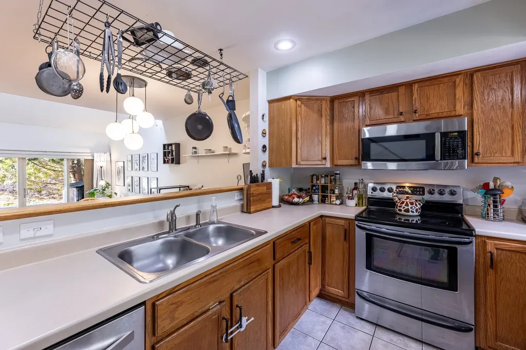 3 Sycamore Drive Hartford VT 05001