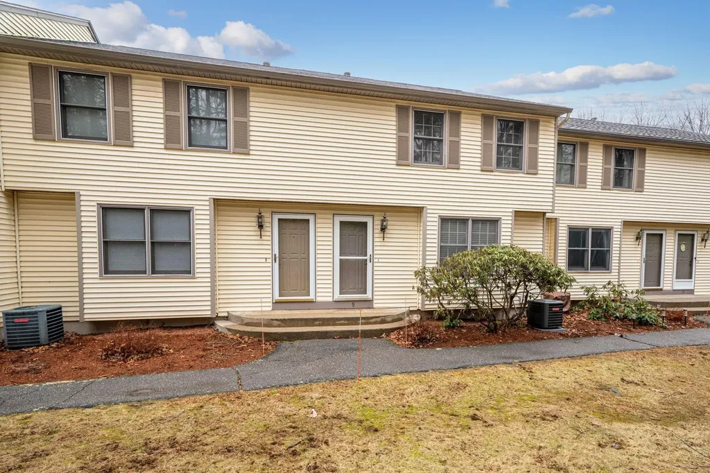 9 Cranleigh Mews Drive Nashua NH 03063
