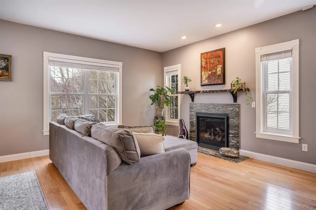 14 Monadnock Lane Merrimack NH 03054