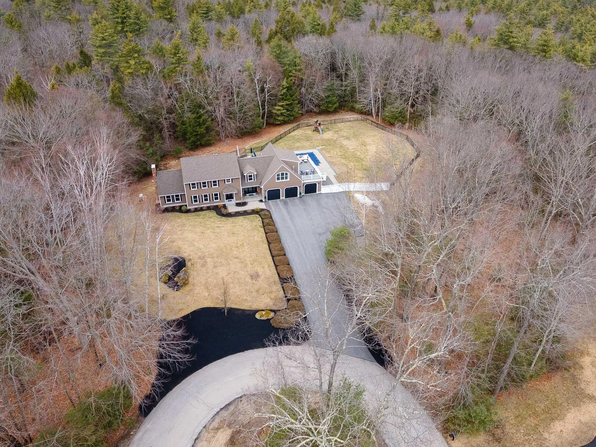 29 Colonial Drive Auburn NH 03032