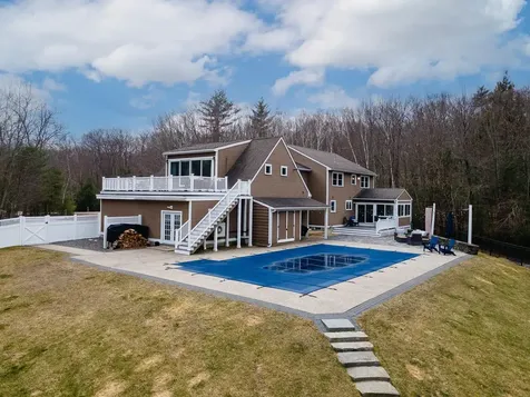 29 Colonial Drive Auburn NH 03032