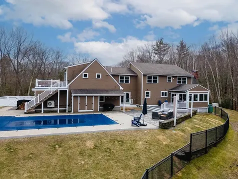 29 Colonial Drive Auburn NH 03032