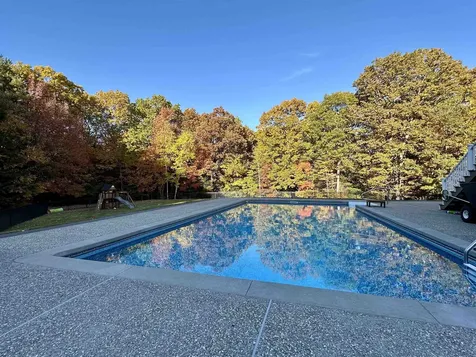 29 Colonial Drive Auburn NH 03032