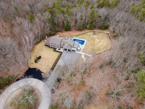 29 Colonial Drive Auburn NH 03032