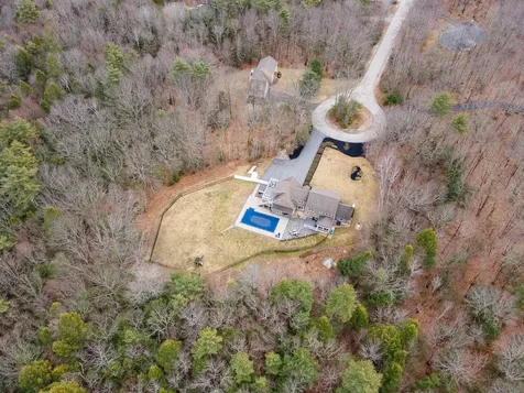 29 Colonial Drive Auburn NH 03032