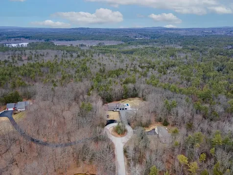 29 Colonial Drive Auburn NH 03032