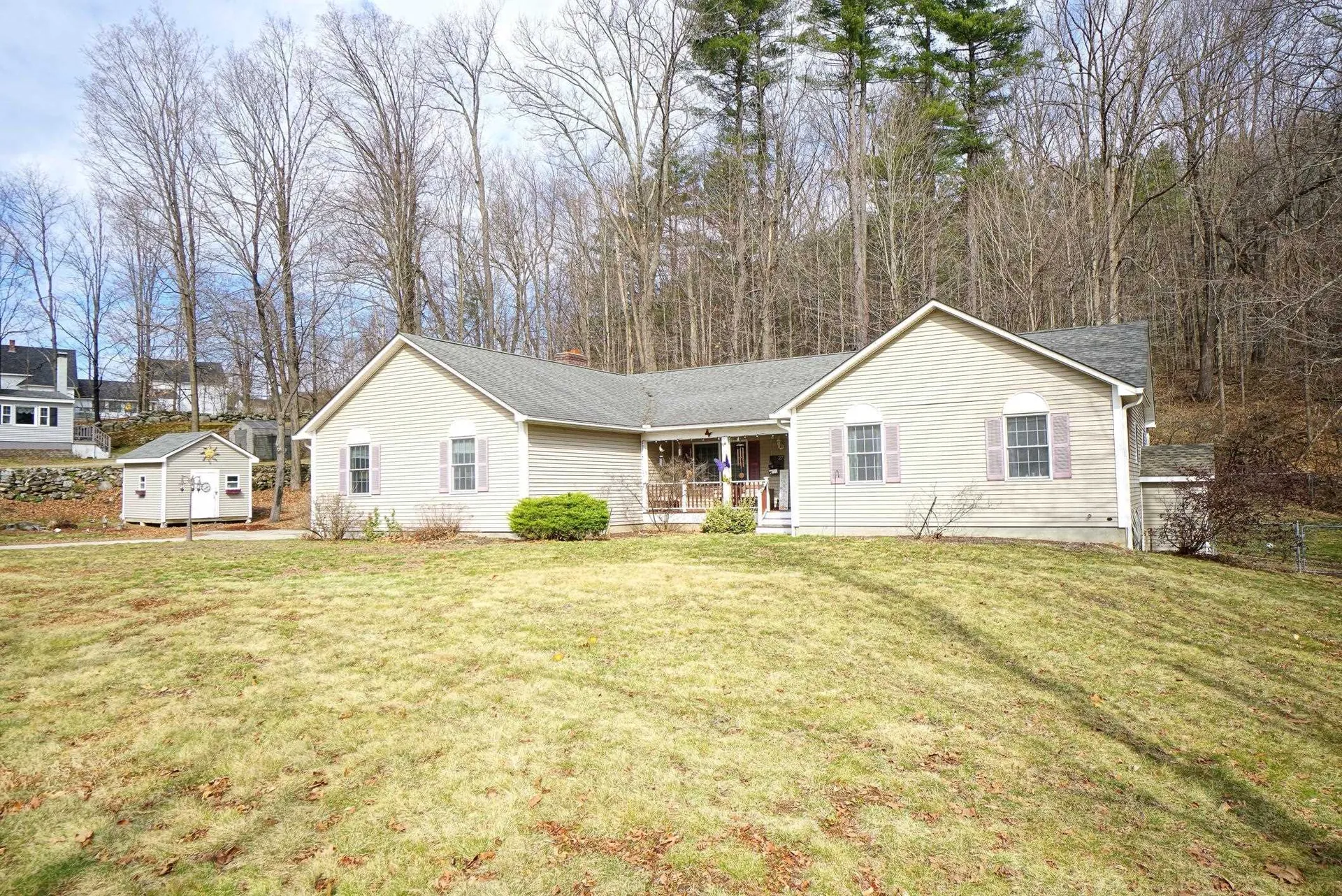 27 Maple Street Milford NH 03055