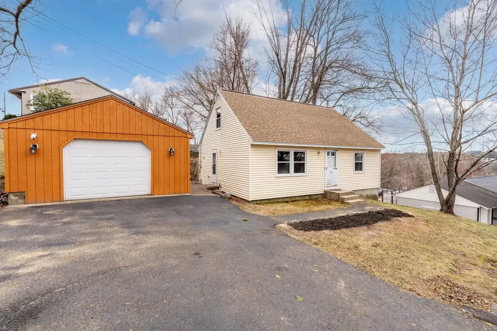 22 Elwood Avenue Manchester NH 03103