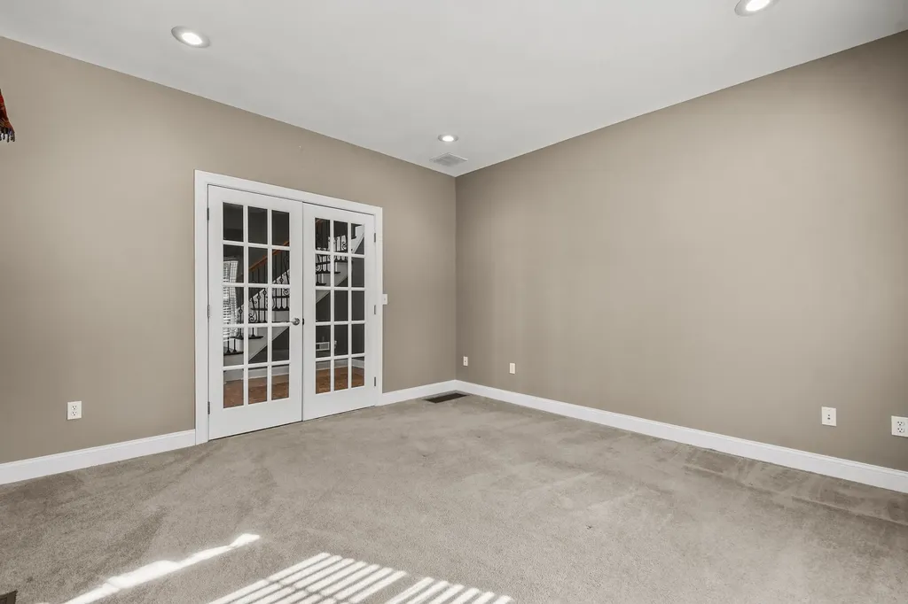20 Welch Road Londonderry NH 03053