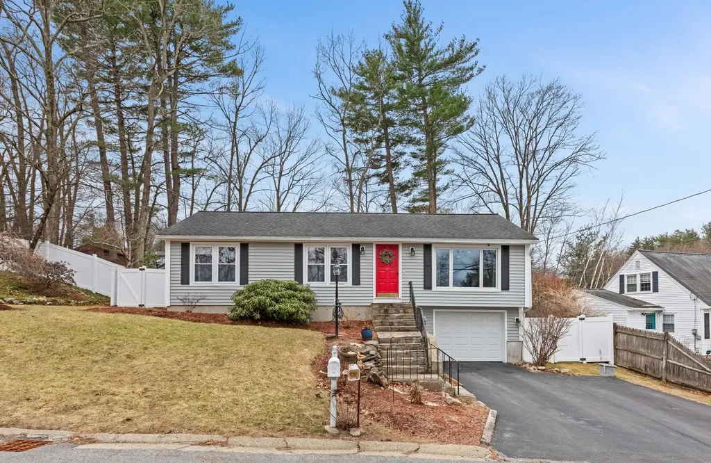 63 Robinhood Road Nashua NH 03062