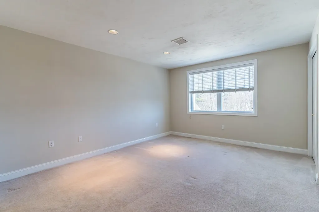 1 Sterling Hill Lane Exeter NH 03833