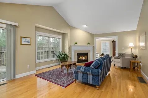 88 Risloves Way Fremont NH 03044