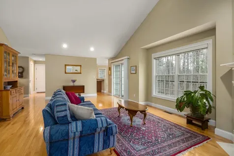 88 Risloves Way Fremont NH 03044