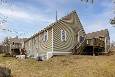 88 Risloves Way Fremont NH 03044