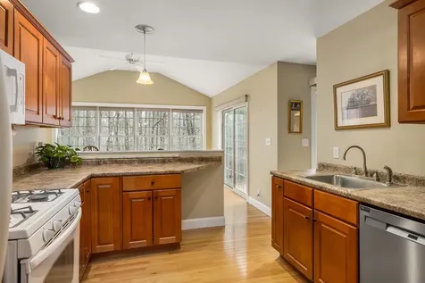 88 Risloves Way Fremont NH 03044